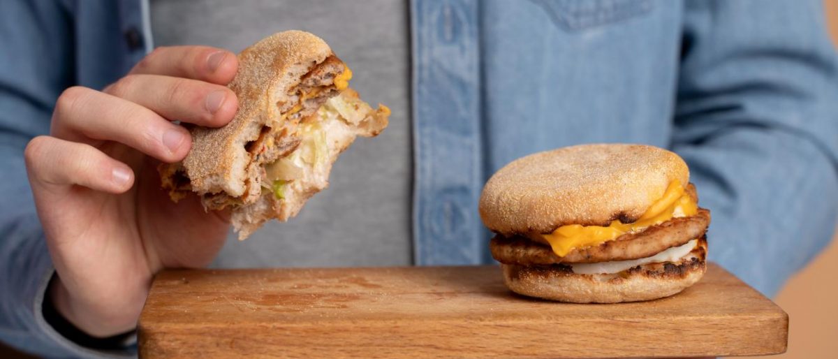 Cum contribuie alimentația bogată în grăsimi la hemoroizi?