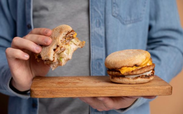 Cum contribuie alimentația bogată în grăsimi la hemoroizi?