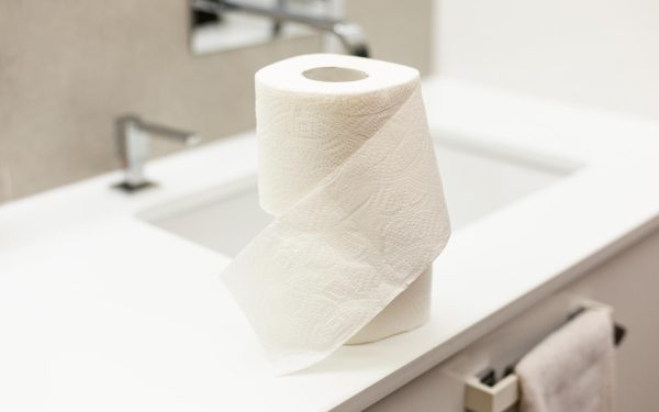 Ar trebui să mă îngrijoreze sângele pe hârtia igienică?