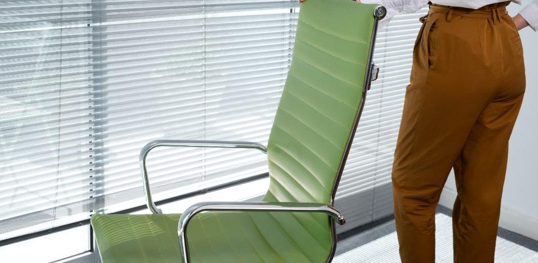 Cum se compară eficiența ingredientelor vasoconstrictoare vs. ingredientelor emoliente la produsele pentru hemoroizi?